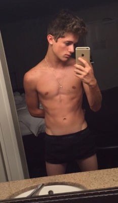 male-celebs-naked:  Dylan Dauzat- Viner/Youtuber