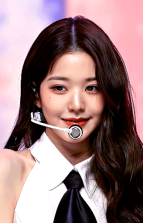 lesserafimz:  WONYOUNG‘LOVE DIVE’ Fancam (221229)