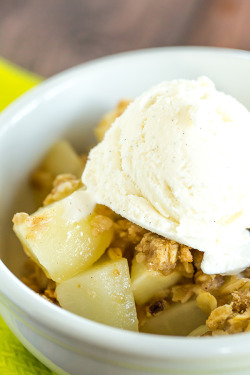 foodffs:  PEAR CRISPReally nice recipes. Every hour.Show me what