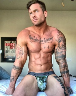 undiedude2:@thedickfit wearing Skull & Bones CLICK TO ENTER