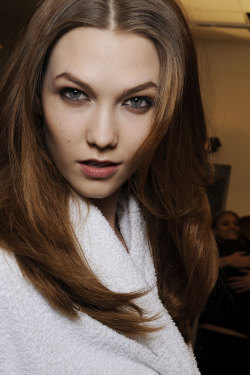 styleisviral:  Karlie Kloss at Gucci Fall 2010 RTW