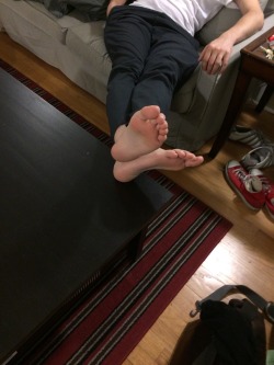cuteguyfeet: My 6'7" straight friend is visiting from out