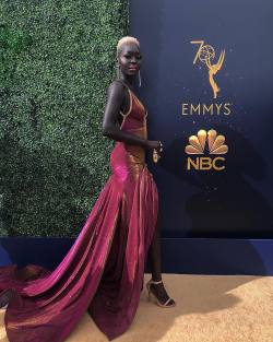 dopeeeeeeshxt: Nyakim Gatwech at the 2018 Emmys Designer: laviebyck