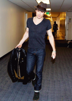 niansomerhalder:  Ian Somerhalder arriving at LAX Airport (Dec