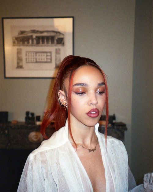 fkatwigs-fashionstyle:  fkatwigs: “fishphoto: @suz_p”