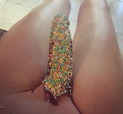 shesgotthreelegs:  sprinkly sprays frosting in your mouth too