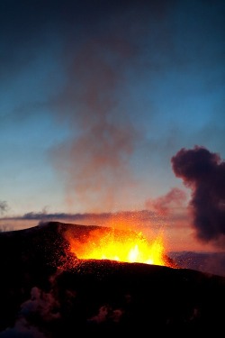 wonderous-world:  Eyjafjallajökull volcano, Iceland by Davíð