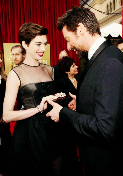 nicole-kidmann:  Anne Hathaway and Hugh Jackman at the SAG Awards