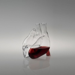 ruineshumaines:  Cuore by Liviana Osti.  Two glass carafes