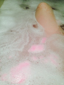 princess–cum:  Bubble bath ;u; 