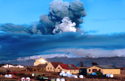 neudeify:  20aliens:  Eyjafjallajökull, Iceland  wow the colours