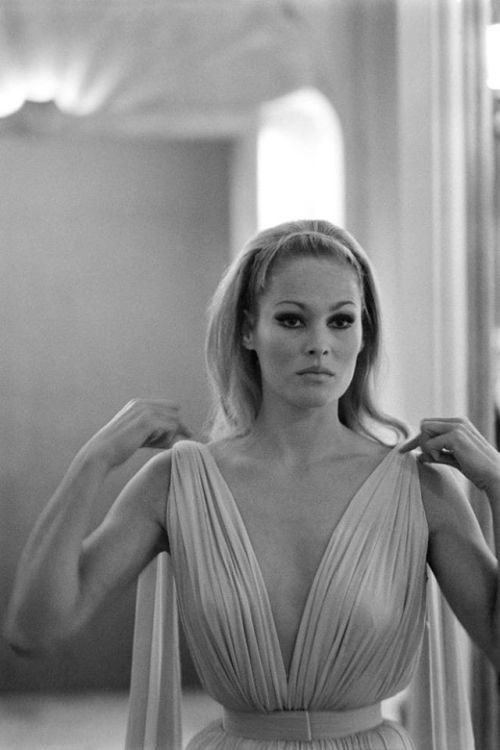 Ursula Andresshttps://painted-face.com/