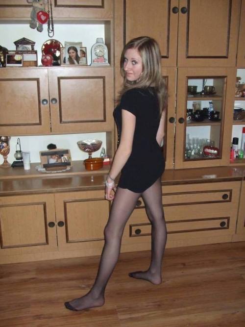 nylonfap:  â™¥ pantyhose â™¥ tights â™¥ nylons â™¥ Strumpfhose â™¥ collants â™¥ medias â™¥ collant â™¥ hulahopke