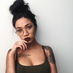 bombshellssonly:  @chinallyrose 