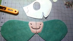 janelles-plushies:  A little lesson in appliqueing an eye onto