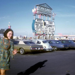 fuckyeahvintage-retro:  Las Vegas, 1960s  No flashing but old