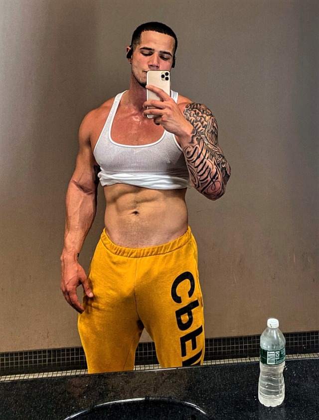 bialphamalemotivation:Follow me on Twitter to see the uncensored