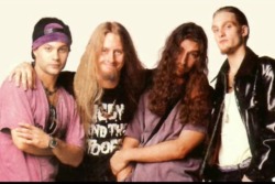 laynethomasstaley:  ALiCE iN CHAiNS were the first band to have