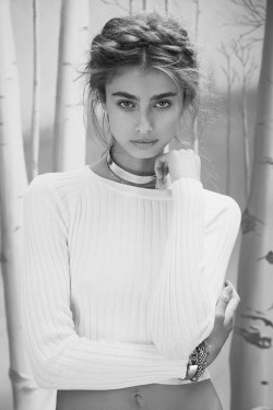 senyahearts:  Taylor Marie Hill in “Winter Wonderland” -