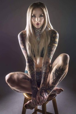 sexytattoedgirls1.tumblr.com/post/152062580513/