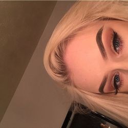 expensivetastexox:  Simple peachy look 👁🍑