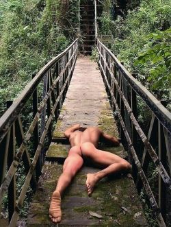 czarny1:  User Uploads by ENLIGHTENMENThttps://www.pinterest.com/linnartt/
