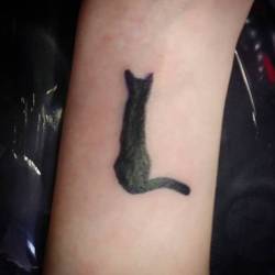 A recent tattoo of a black cat. Happy halloweeeeeeen. Muhuwahahaha.