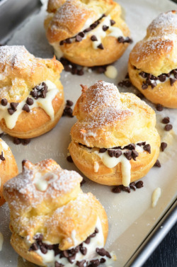 vtasty:  verticalfood:  Cannoli Cream Filled Choux Pastry (Cream
