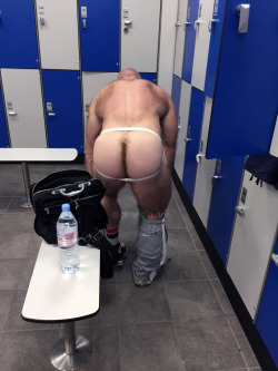 rugbyplayerandfan:  dickandduane:  Ape gets dressed as I admire