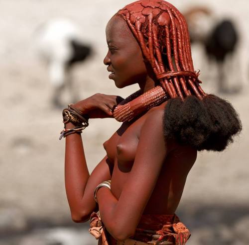 insegniamociqualcosa:  Gli Himba sono una tribù Africana, ramo della più grande etnia Herero. Staccatesi da essi ai tempi del colonialismo europeo, hanno mantenuto una cultura incontaminata.Le donne di questa tribù hanno sempre ammaliato gli stranieri