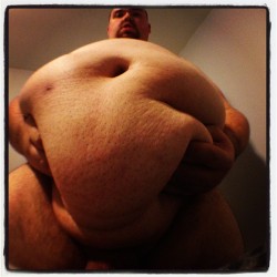 300poundsofhorny:  who wants to rub it? GPOY: THIS IS MY SEXY