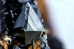 underthescopemin:  Manganite, Sturmanite A perfect crystal black,