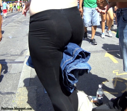 festivassblog:    See through leggings bend over  Festivass.blogspot.com