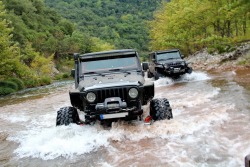 offroadaction:  www.rubikong.com 