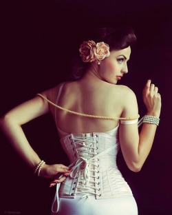 sexy-in-corset:  Corset      corsets