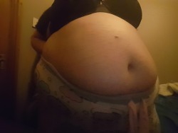cheesecakechub:  Swelling up lately //)w(//  (Terrible quality as it’s 4am) 