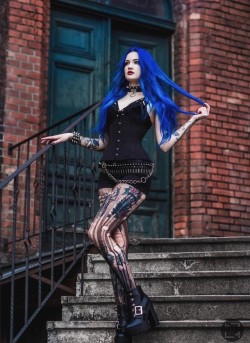 gothicandamazing:    Model: BLUE ASTRIDPhoto: Wiktoria Mikoda