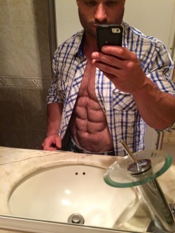 bearmuscleworship:  I’m going to rip all the buttons off this