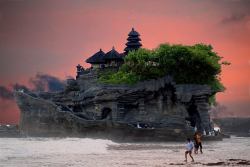 Exotic pilgrimage (Pura Tanah Lot, one of the seven sea temples