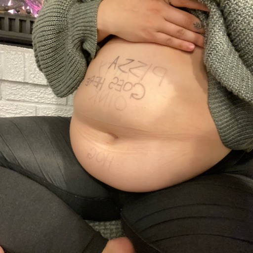 fcgbfdp:Piggy gracefully getting up off the couch after eating