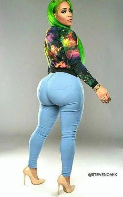 shedunkeythick:  bigbootystrippers:  The Body XXX donk #bigbooty