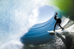 surphile:  Scott “Whip” Dennis. Chase.photo bellet via surfing