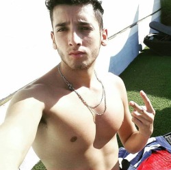 straightkinkyboys:  Eduardo / 22 años / Chile