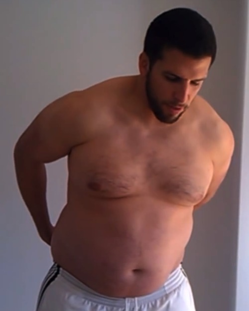 slimmerthanyou:  twinkforbigmen331:  xplodan:  Drew Manning, the Fit2Fat2Fit guy, is hot at this scale.  Keep these coming lol I was obsessed with these videos, well the gaining part anyway.. this guy is so sexy  Sameeee!! Seeing him get fatter with each