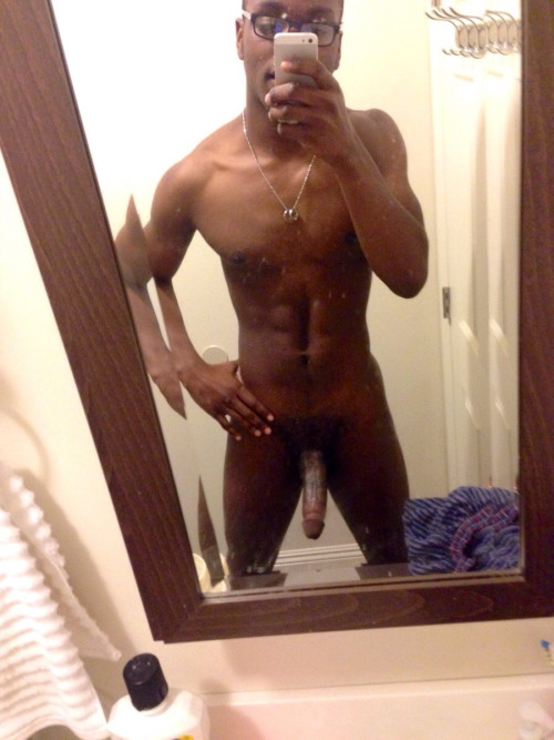 nudeselfshots-blackmen.tumblr.com/post/108224993057/