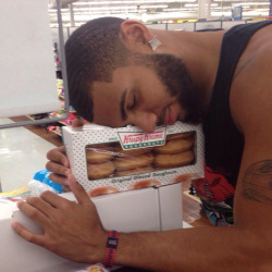 return-of-foreverr:  essfitcee:  I want some of that kreme…….