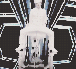 shinee-is-areumdawo:  crossgrid: how they got the legs shot: