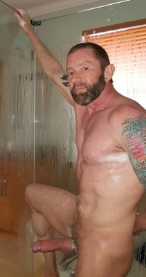 geckoguy62:  Shower time. There’s plenty of room for one more.
