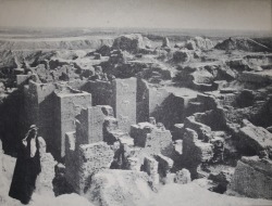 archaeoart:Excavations at the Ishtar Gate, Iraq, circa 1933.