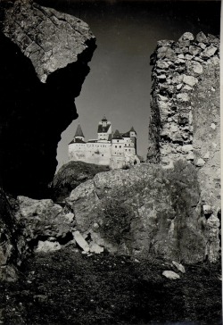 thisdayinwwi:The Bran Castle in Brasov Mar 26 1917 Die Törzburg